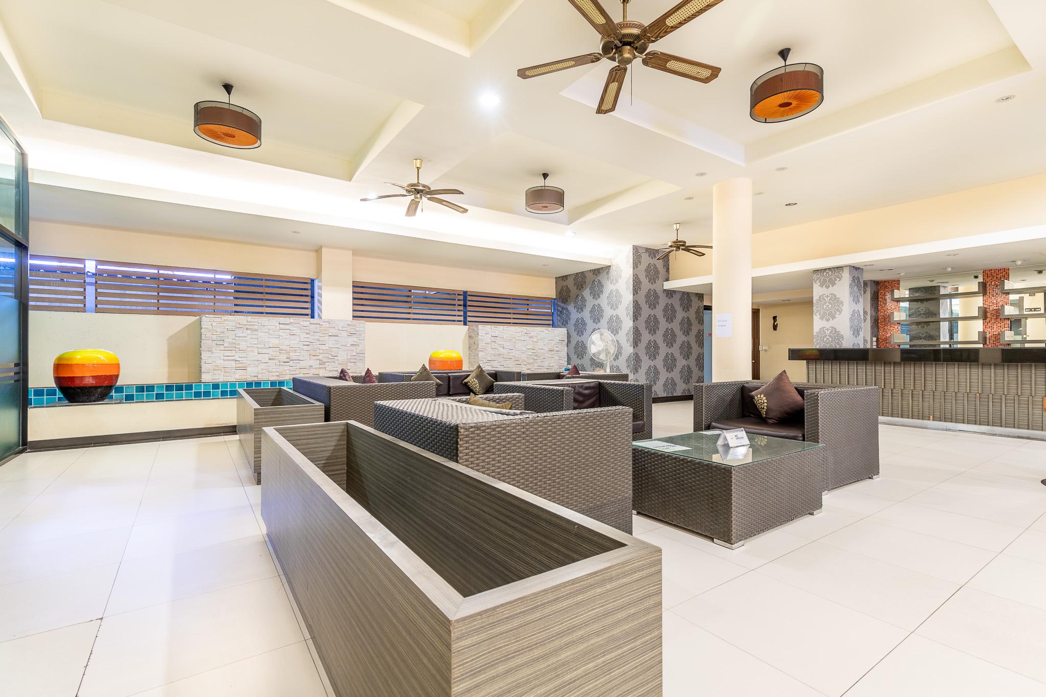 Eastiny Place Hotel Паттайя Экстерьер фото